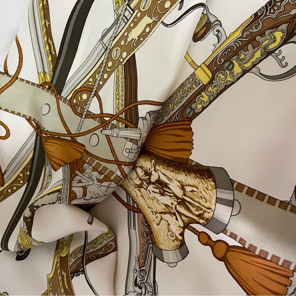 Hermès Diane Elegant White and Gold Silk Scarf with Brown Accents. - Picture 14 of 16